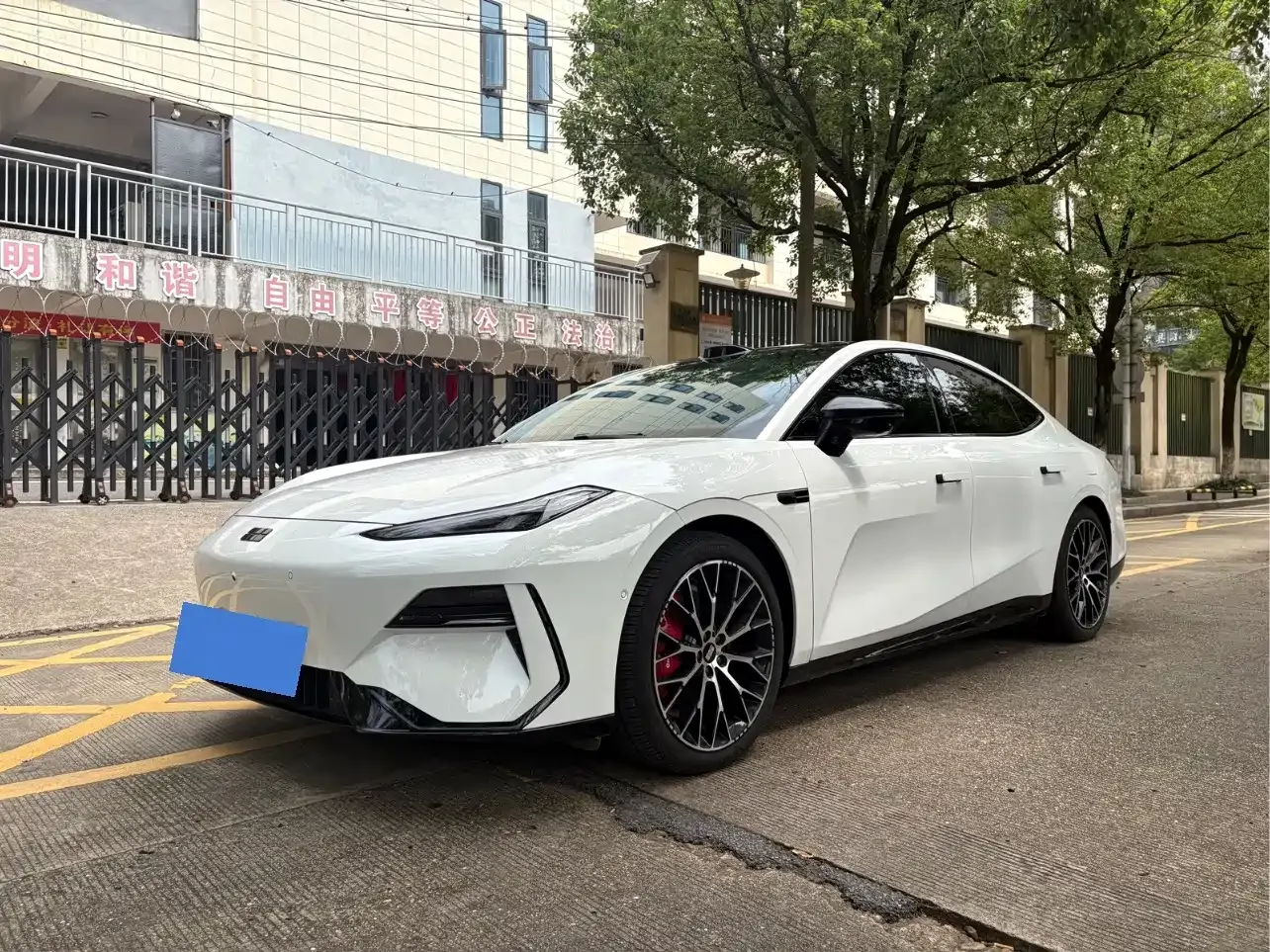 Geely Galaxy Galaxy E8 Model 610km Premium Edition 2025