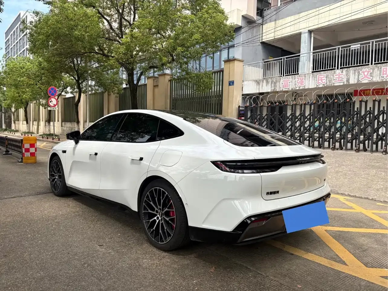 Geely Galaxy Galaxy E8 Model 610km Premium Edition 2025 — фото 7