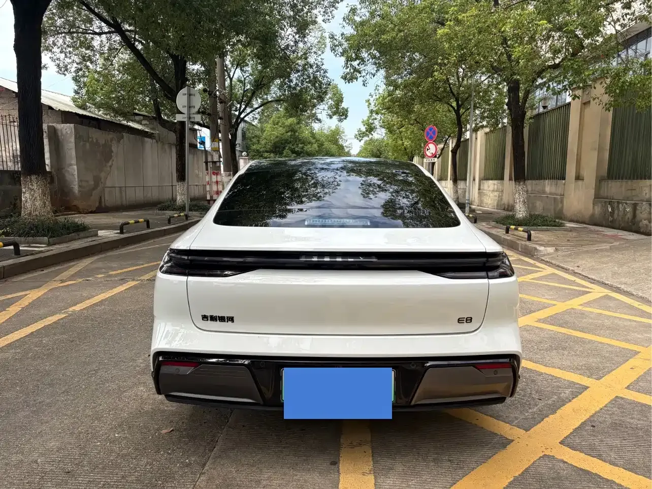 Geely Galaxy Galaxy E8 Model 610km Premium Edition 2025 — фото 6
