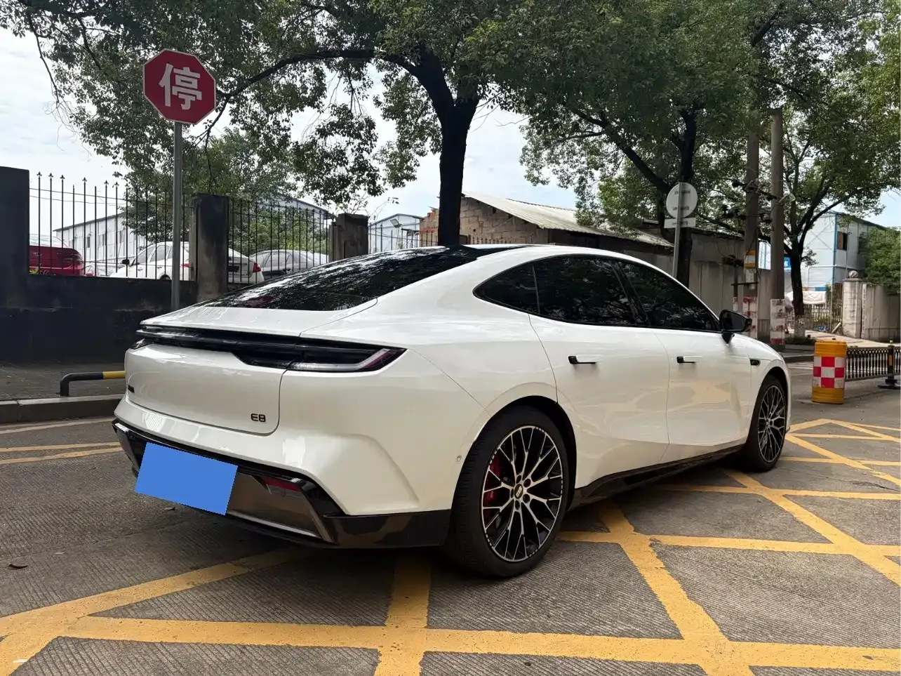 Geely Galaxy Galaxy E8 Model 610km Premium Edition 2025 — фото 5