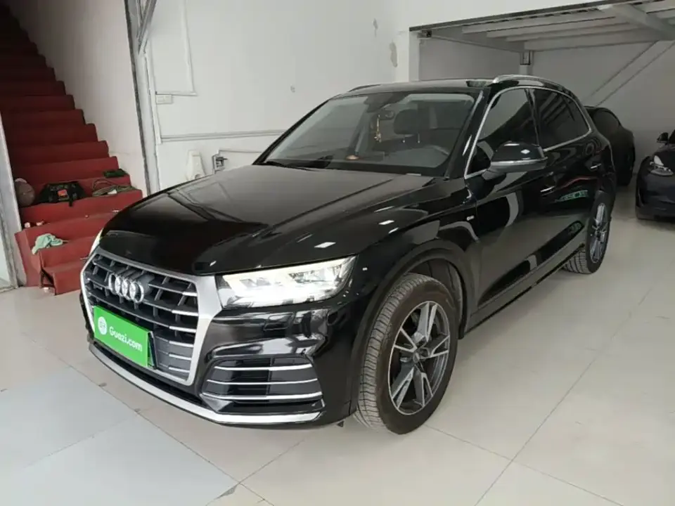 Audi Q5L Facelift 40 TFSI Honor Fashion 2021