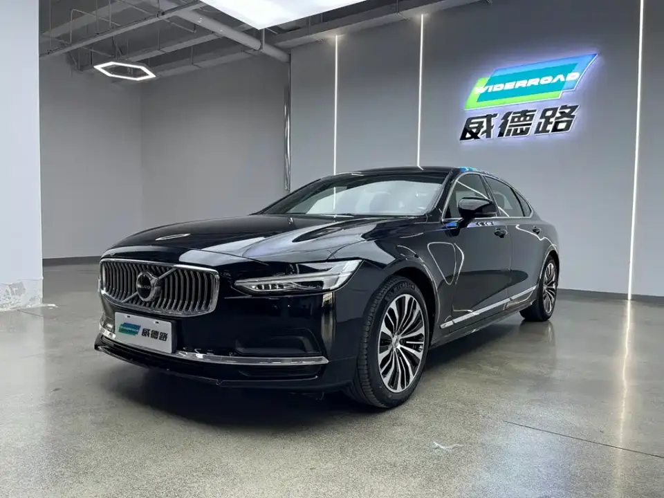 Volvo S90 B5 Momentum Luxury Edition 2024