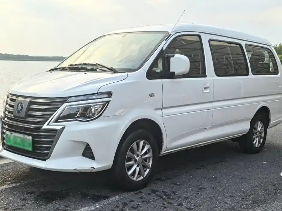 Dongfeng Fengxing Lingzhi New Energy Model 410km Standard Edition Basic 9-seater 2025
