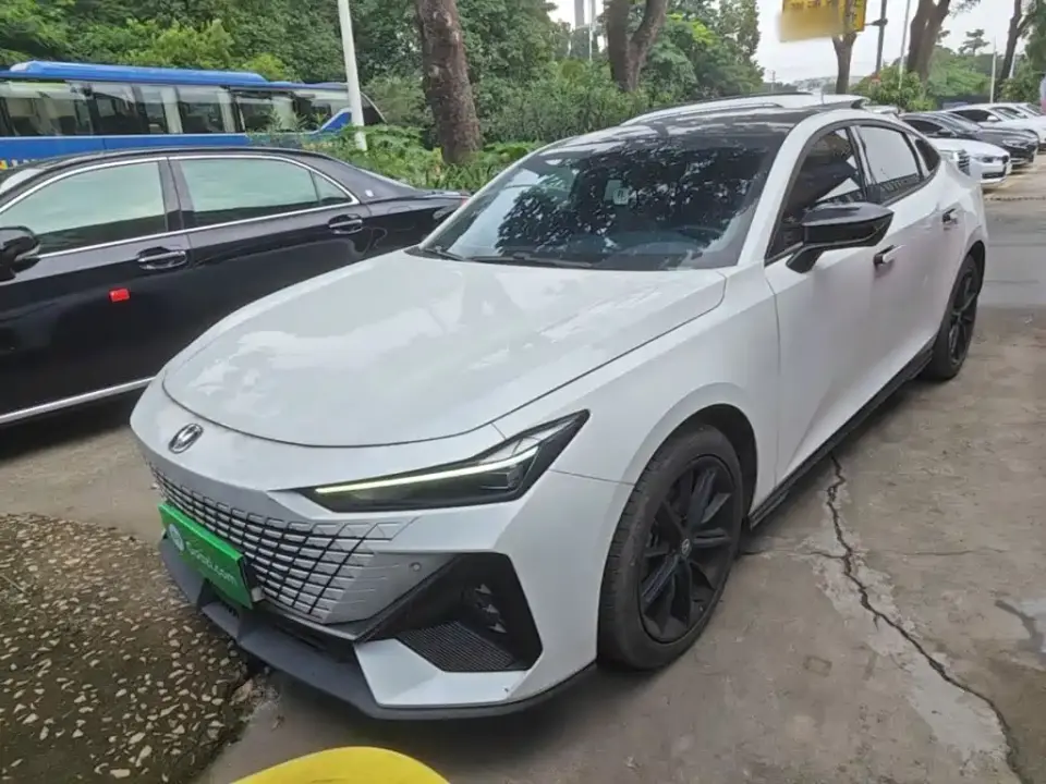 Changan UNI-V 1.5T Premium Model 2023