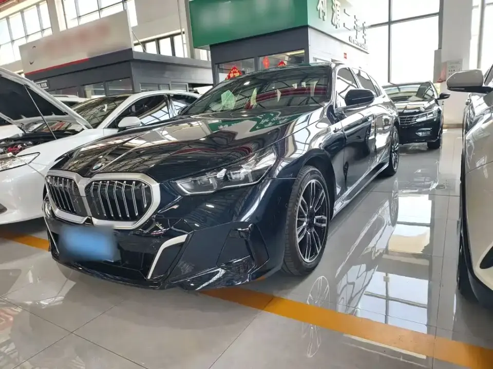 BMW 5 Series 530Li Leading M Sport Package 2025
