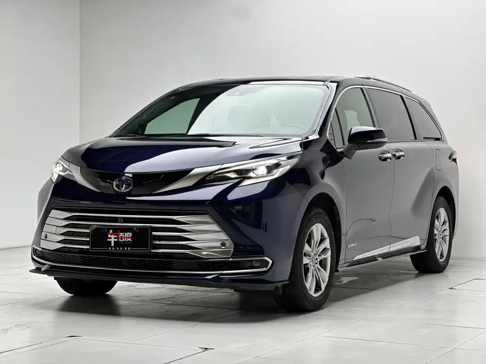 Toyota Sienna 2.5L Hybrid Platinum Edition 2022