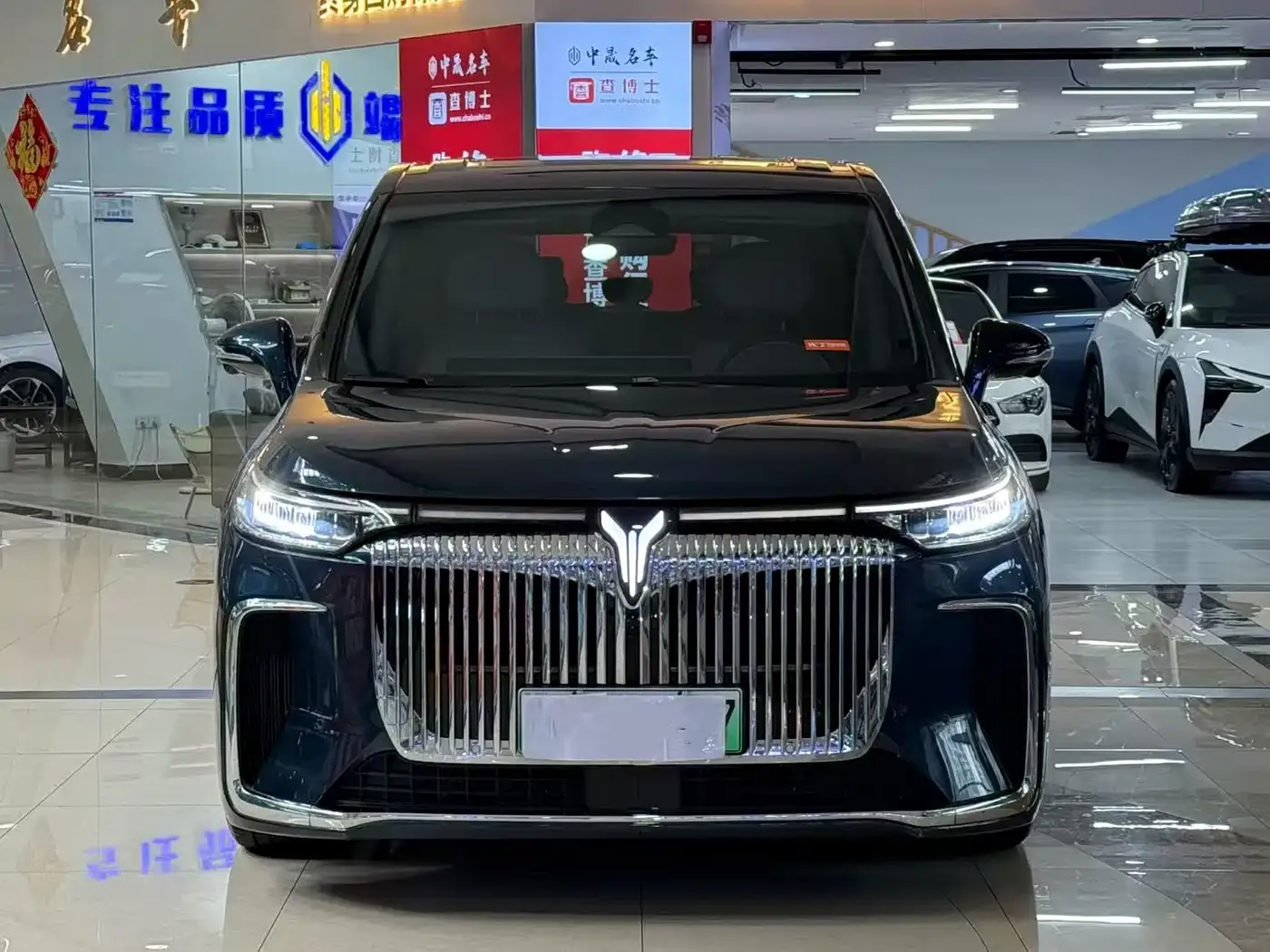 Voyah Auto Voyah Dreamer PHEV AWD Flagship Kunpeng Edition 2024 — фото 3