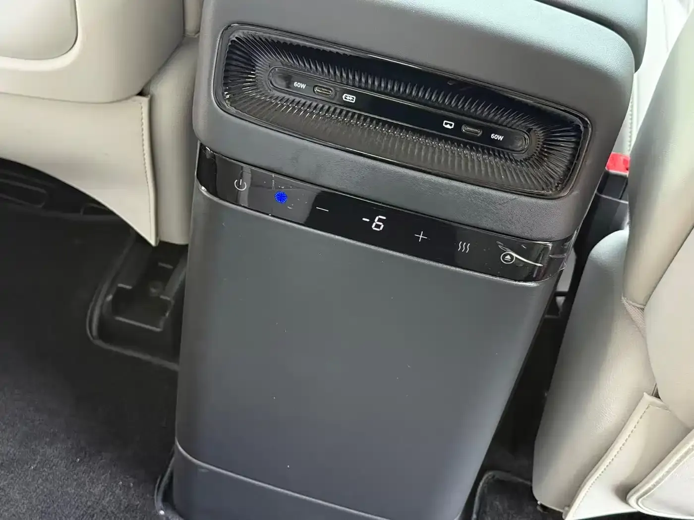 Voyah Auto Voyah Dreamer PHEV AWD Flagship Kunpeng Edition 2024 — фото 11