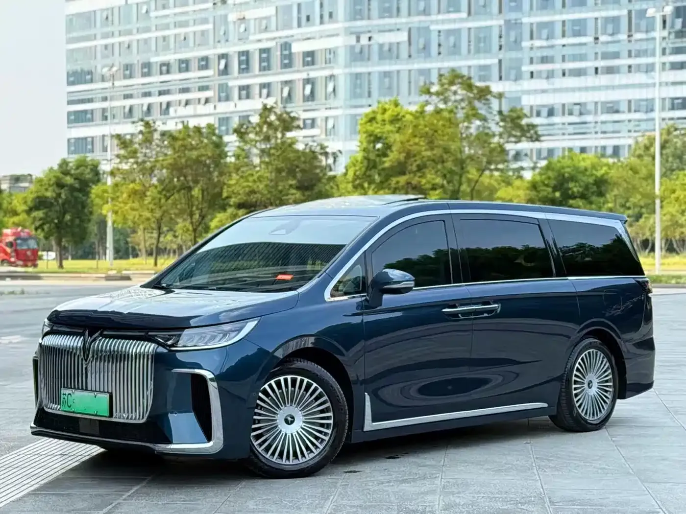 Voyah Auto Voyah Dreamer PHEV AWD Flagship Kunpeng Edition 2024 — фото 16