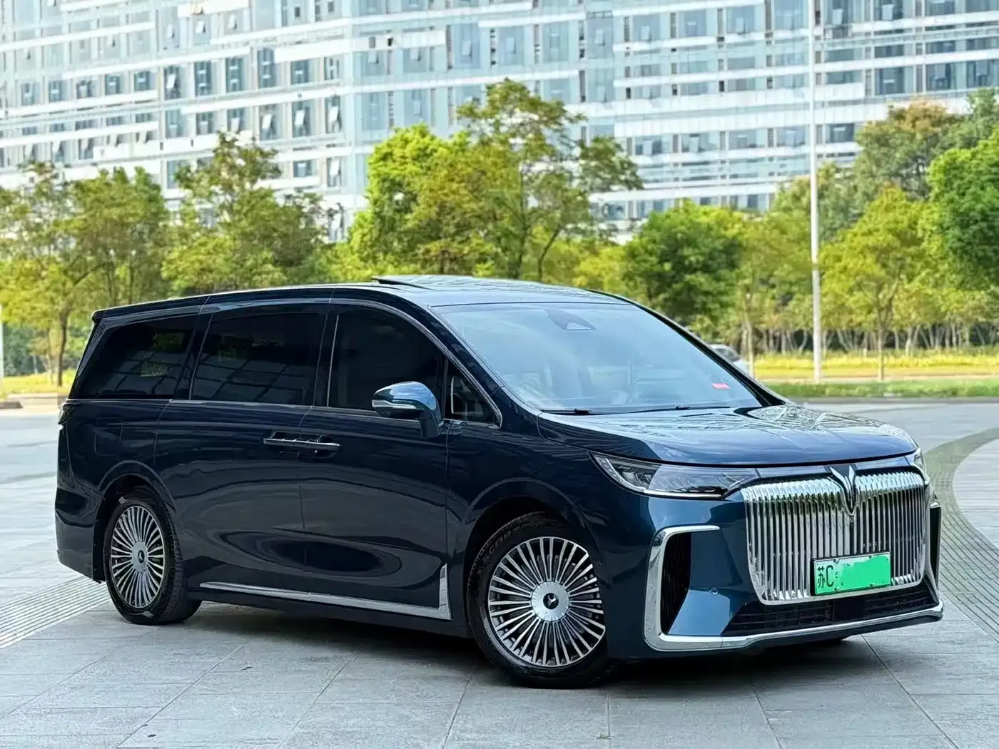 Voyah Auto Voyah Dreamer PHEV AWD Flagship Kunpeng Edition 2024 — фото 18
