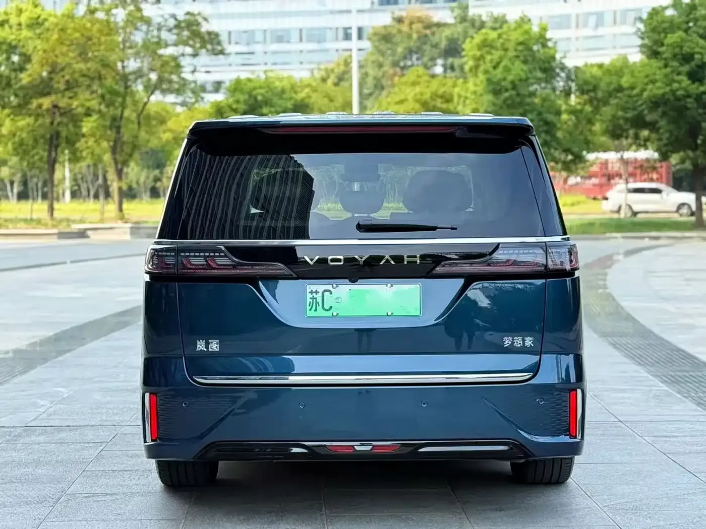Voyah Auto Voyah Dreamer PHEV AWD Flagship Kunpeng Edition 2024 — фото 21