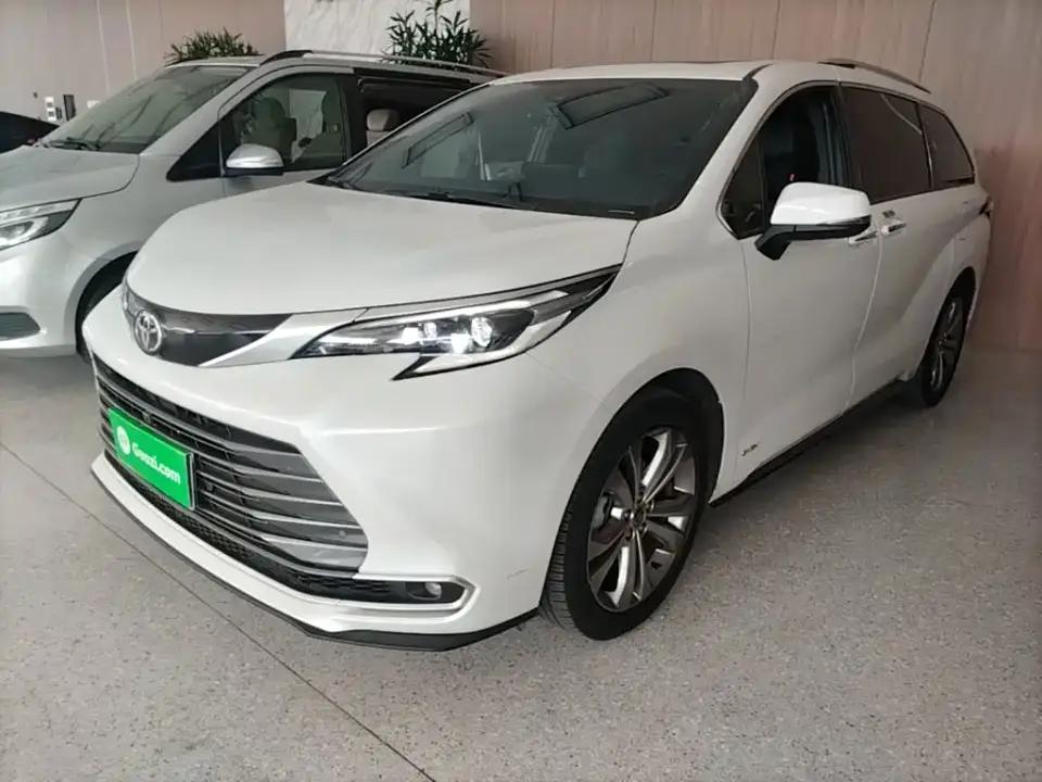 Toyota Sienna 2.5L Hybrid Premium Edition 2024