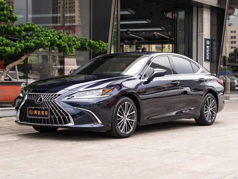 Lexus ES 300h Ultimate Edition 2023