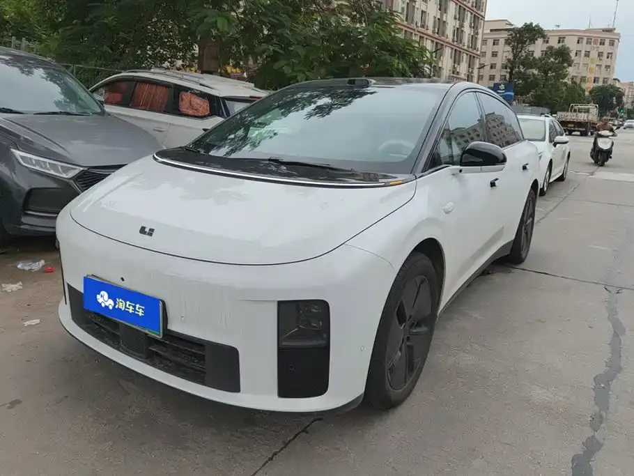 Li Auto i6 2WD Base Model 2026