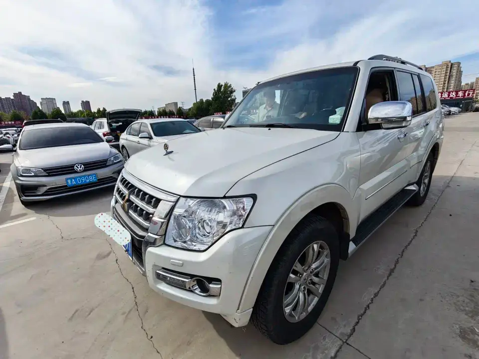 Mitsubishi Pajero (Import) 3.8L Premium Edition 2020