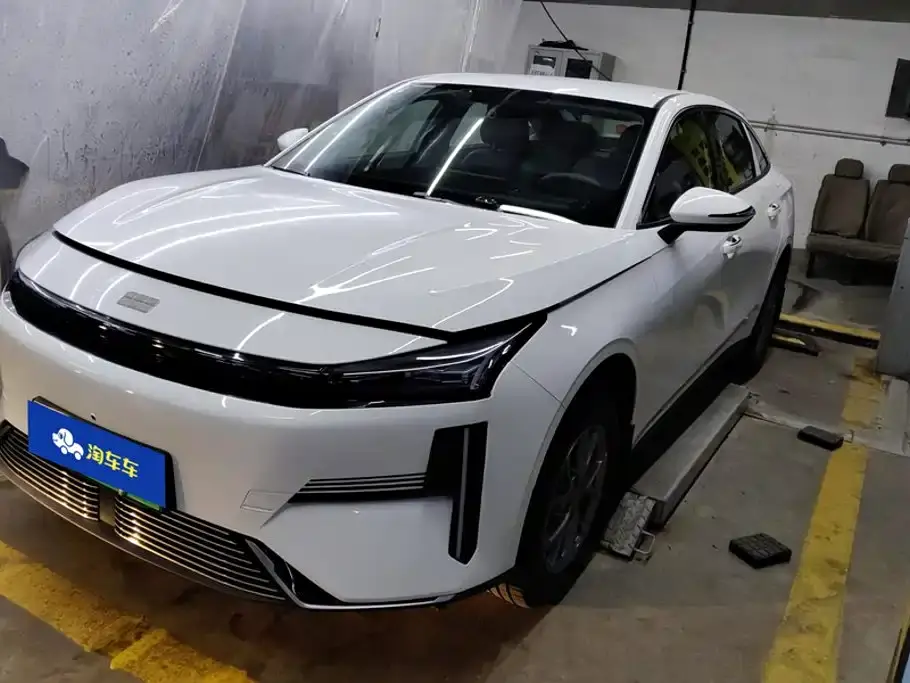 Geely Galaxy Galaxy L6 EM-i 60km Voyage Edition 2025