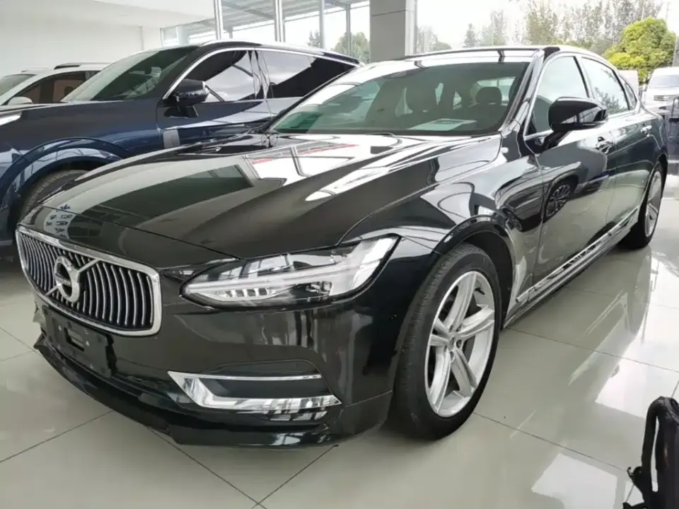 Volvo S90 T5 Momentum Luxury Edition 2019