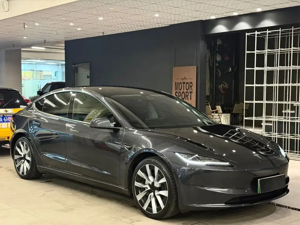 Tesla Model 3 Long Range All-Wheel Drive 2025