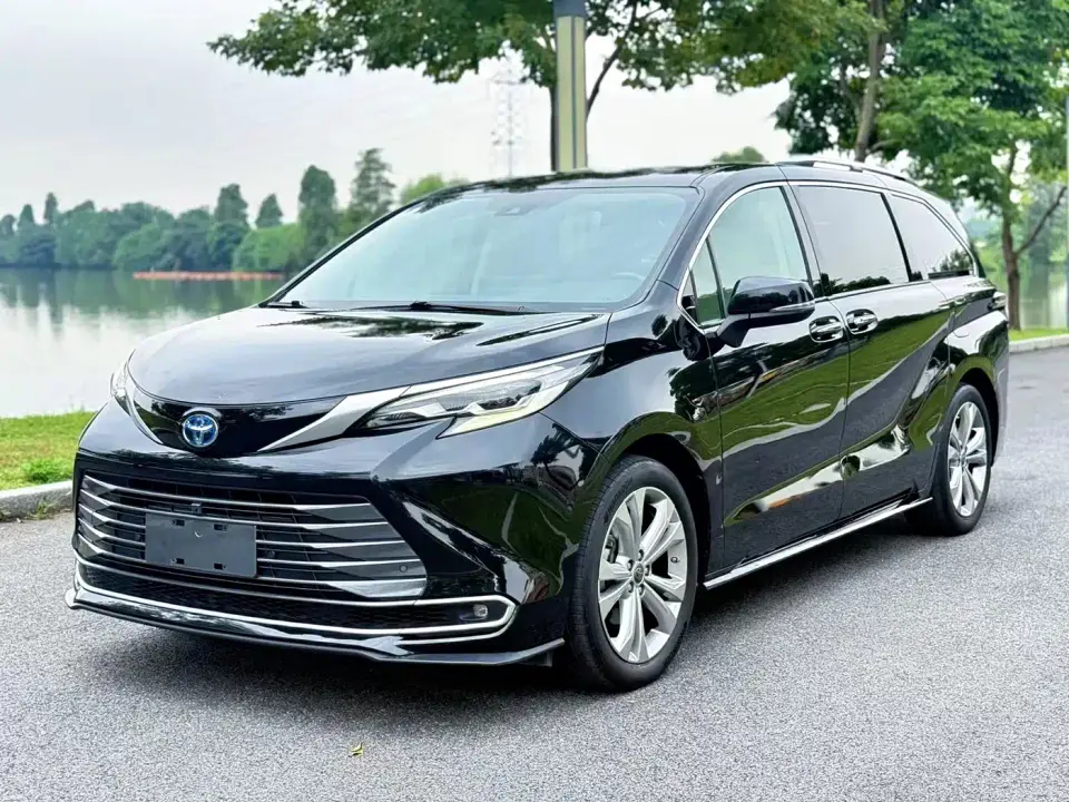 Toyota Sienna 2.5L Hybrid Premium Edition 2023