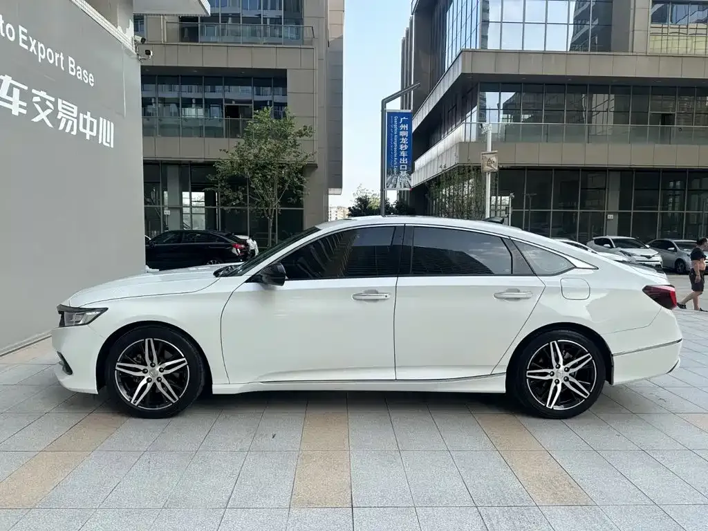Honda Accord Sharp Hybrid 2.0L Phantom Night Sharp Intelligence 2022 — фото 3