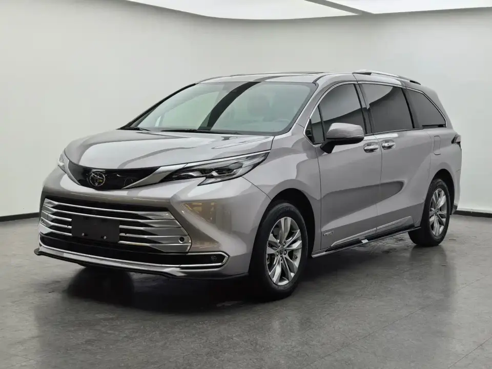 Toyota Sienna 2.5L Hybrid Platinum Edition 2023