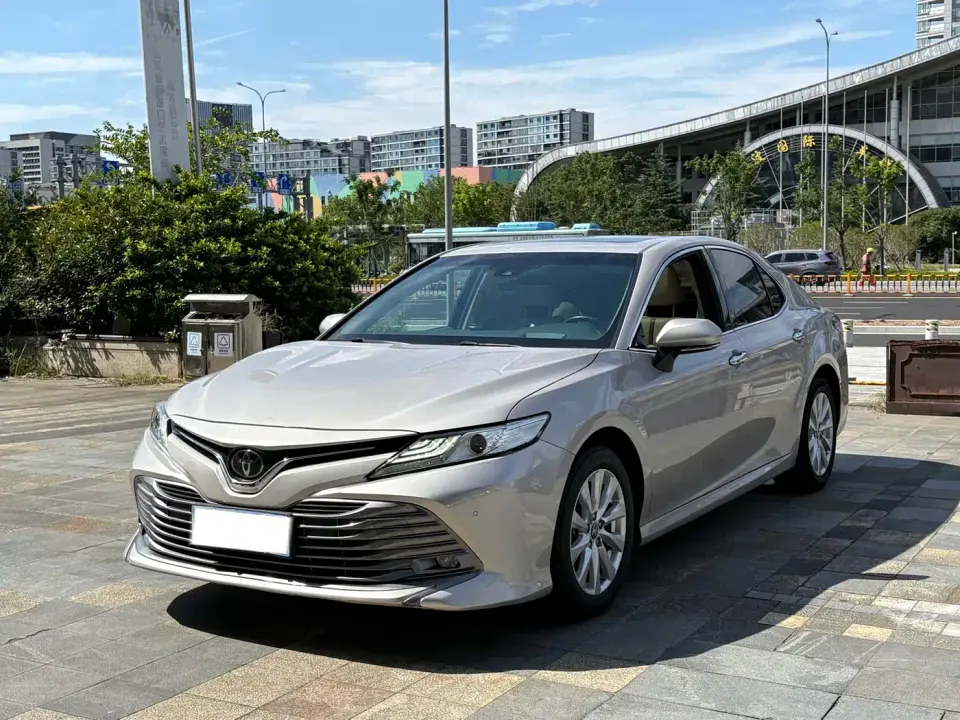 Toyota Camry 2.0G Luxury (China V) 2019