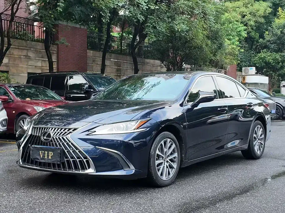 Lexus ES 200 Excellence Edition 2023
