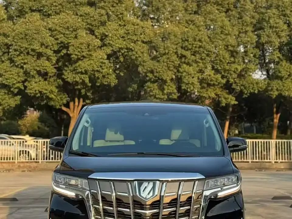 Toyota Alphard Hybrid 2.5L Luxury 2022