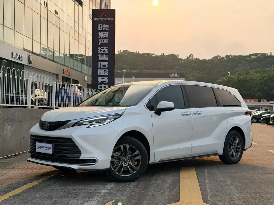 Toyota Sienna 2.5L Hybrid AWD Exclusive Edition 2026
