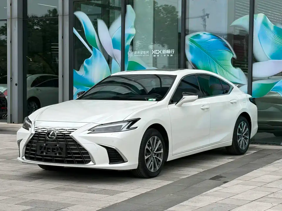 Lexus ES 200 Ultimate Edition 2024