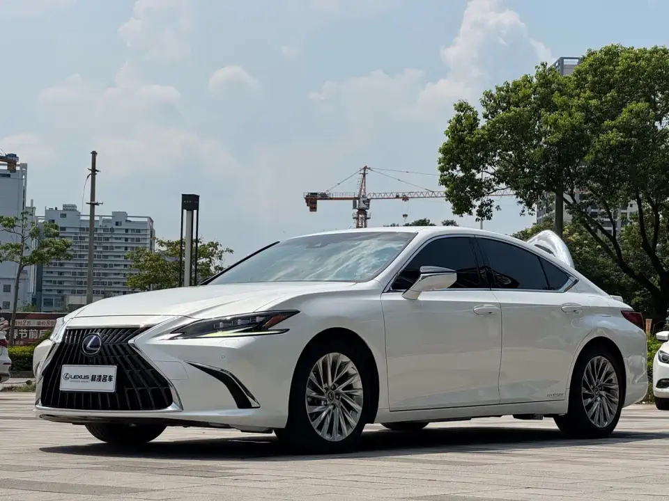 Lexus ES 300h Executive Edition 2022