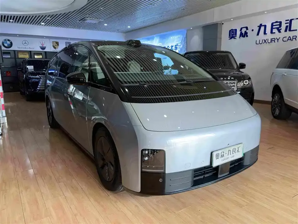 Li Auto MEGA Ultra 2024