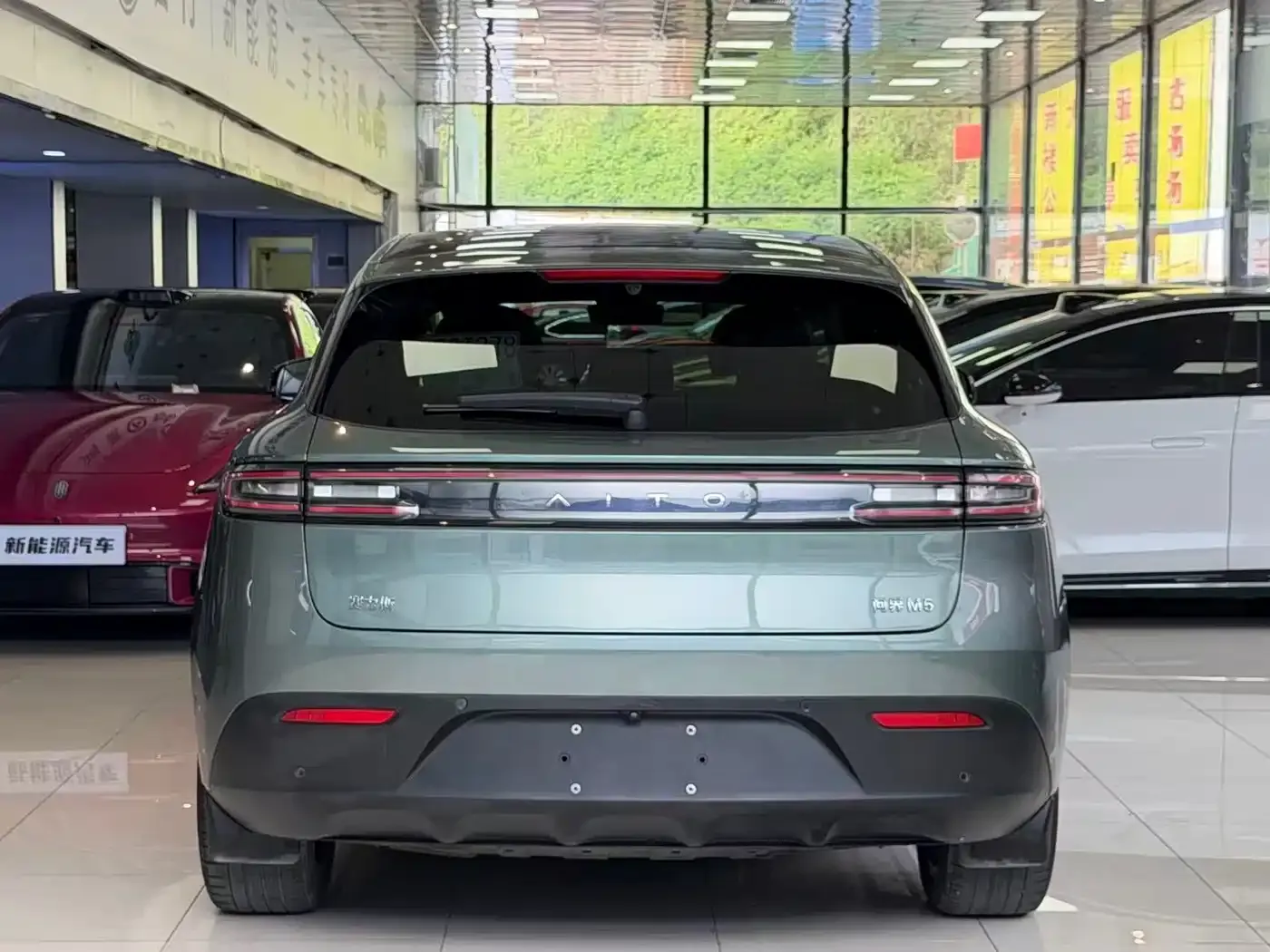 AITO Wenjie AITO M5 Extended Range AWD Smart Drive Edition 2023 — фото 11