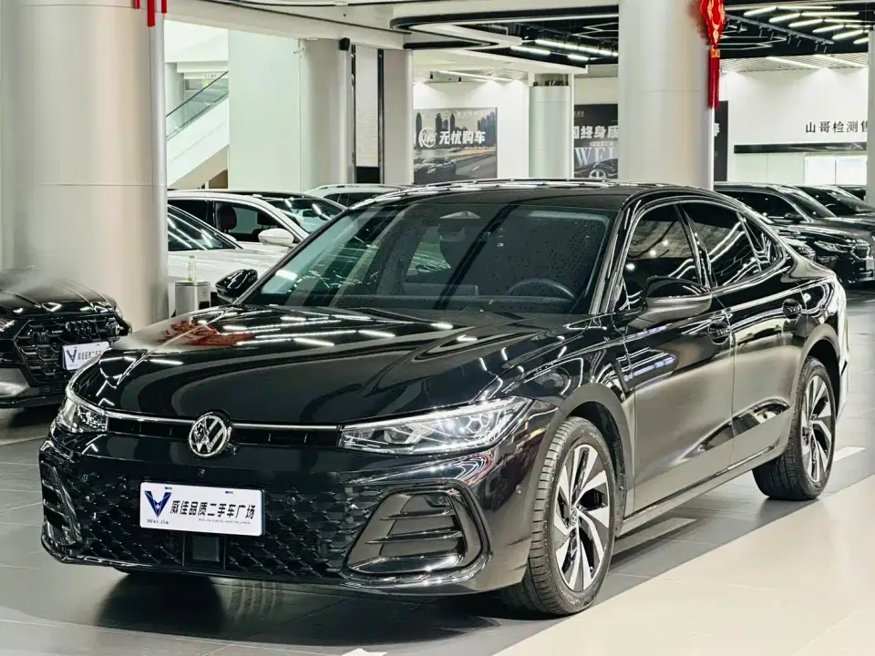 Volkswagen Passat Model Pro 380TSI Starlight Dragon Edition 2025