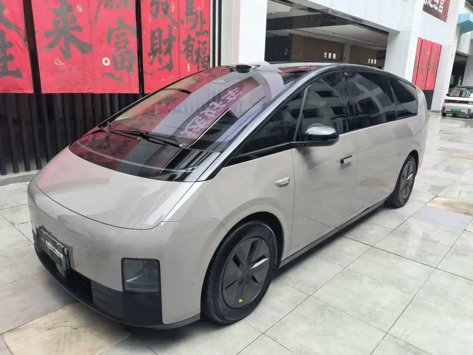 Li Auto MEGA Model Home Family Special Edition 2025