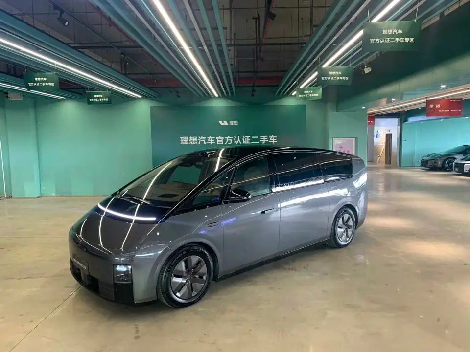 Li Auto MEGA Model Home Family Special Edition 2025