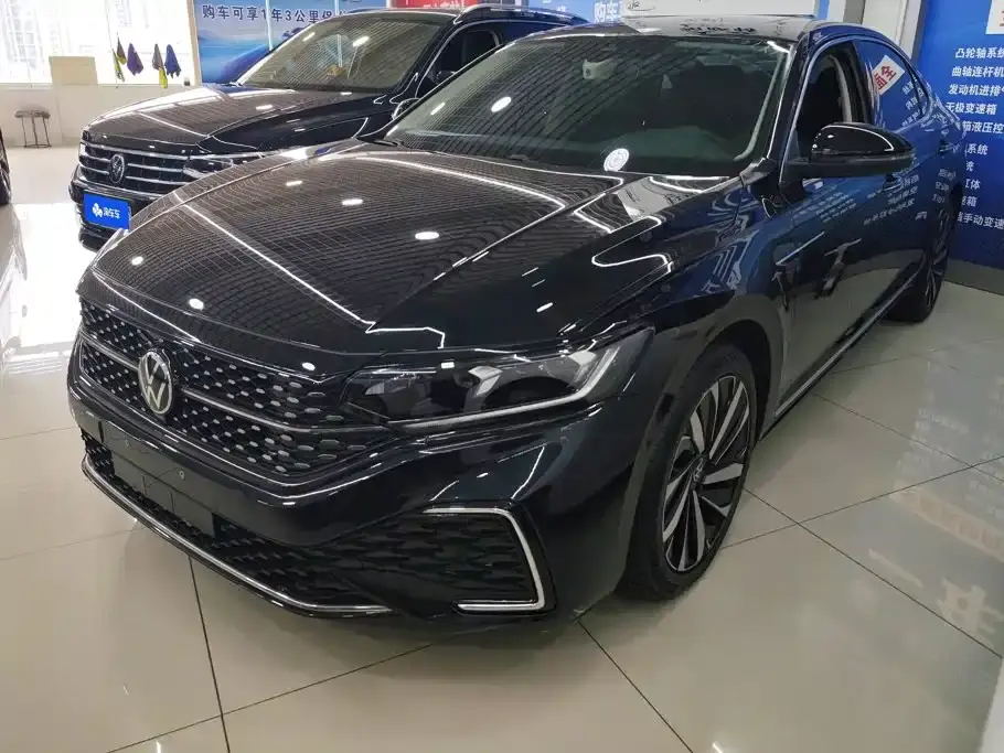 Volkswagen Passat 330TSI Starlight Luxury Edition 2022