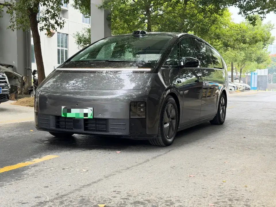 Li Auto MEGA Ultra 2024