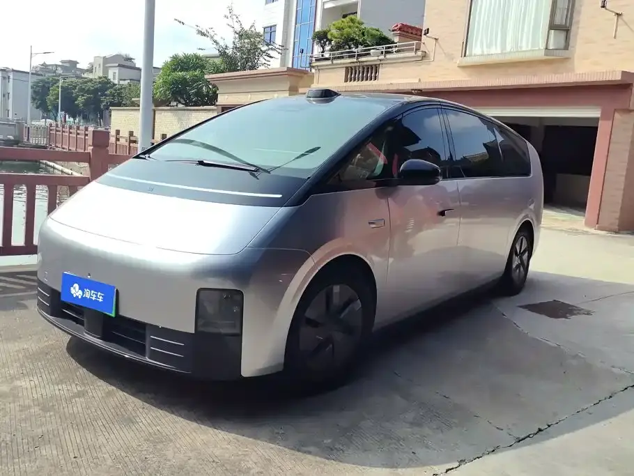Li Auto MEGA Ultra 2025
