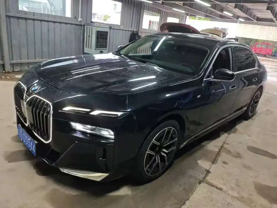 BMW 7 Series Model 735Li M Sport Package 2025