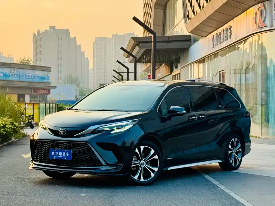 Toyota Granvia 2.5L Hybrid VIP Edition 2023