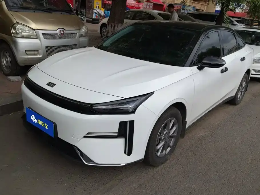 Geely Galaxy Galaxy L6 EM-i 60km Voyage Edition 2025