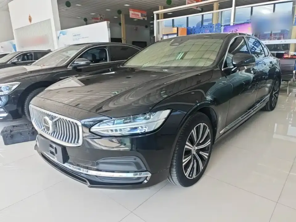 Volvo S90 B5 Momentum Luxury Edition 2022