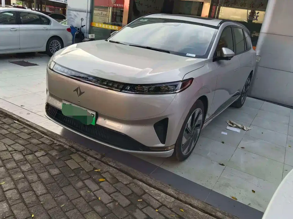 Dongfeng Yipai eπ008 210Ultra Extended Range 6-Seater 2024