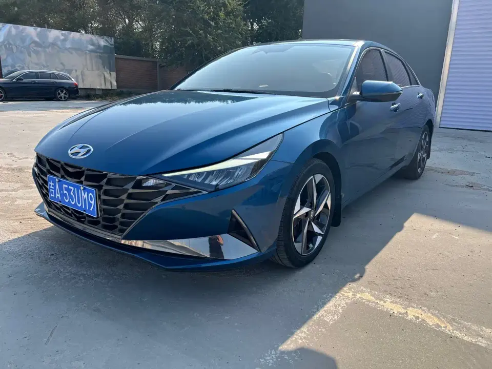 Hyundai Elantra 1.5L CVT LUX Premium Edition 2022