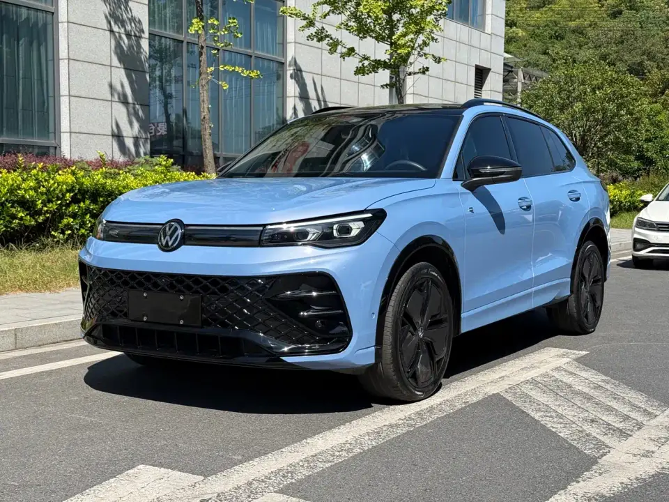 Volkswagen Tiguan L PRO 380TSI 4WD R-Line Premium Edition 2024