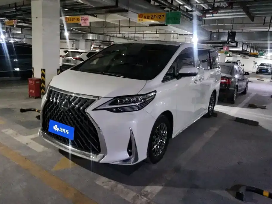 Lexus LM 300h 4-Seat Imperial Edition 2022