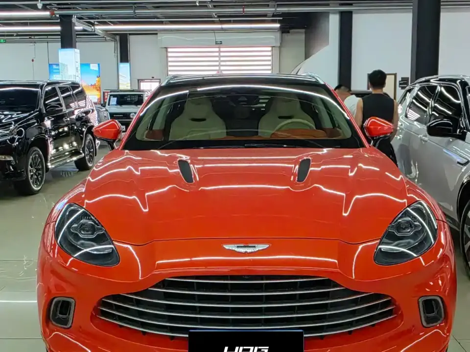Aston Martin DBX 4.0T V8 2021