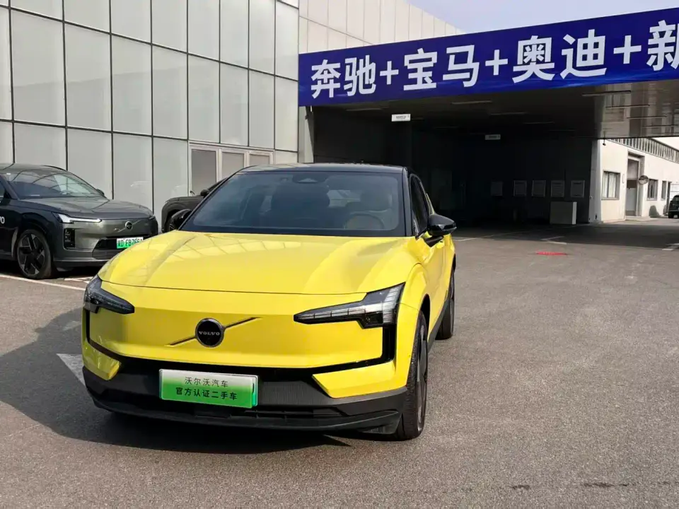 Volvo EX30 RWD Long Range Ultra 2024