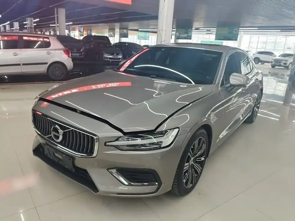 Volvo S60 T4 Momentum Luxury Edition 2020